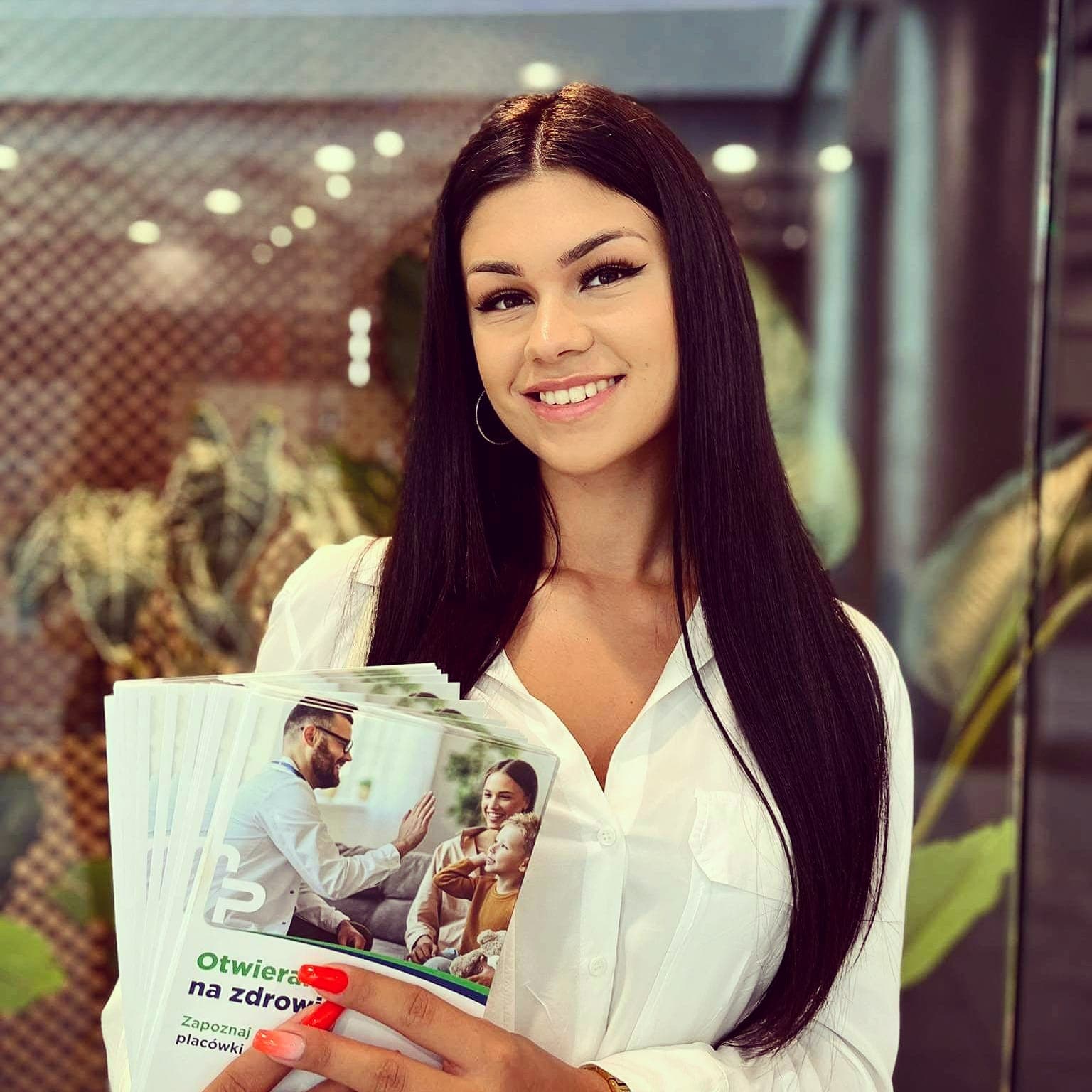 Dlaczego warto zatrudniać Hostessy na promocje ?